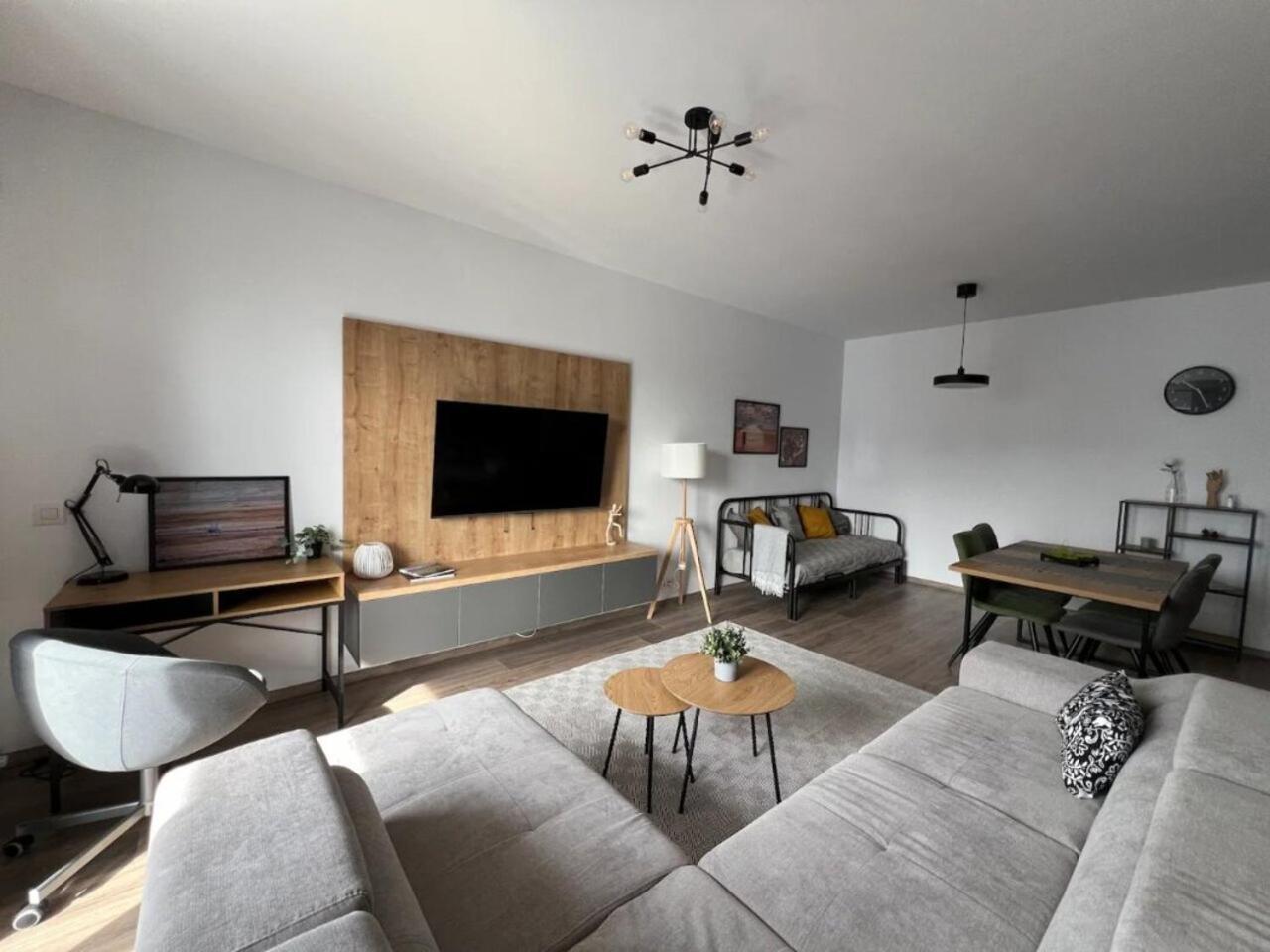 High-Rise Luxury Apartment With Free Parking 부쿠레슈티 외부 사진