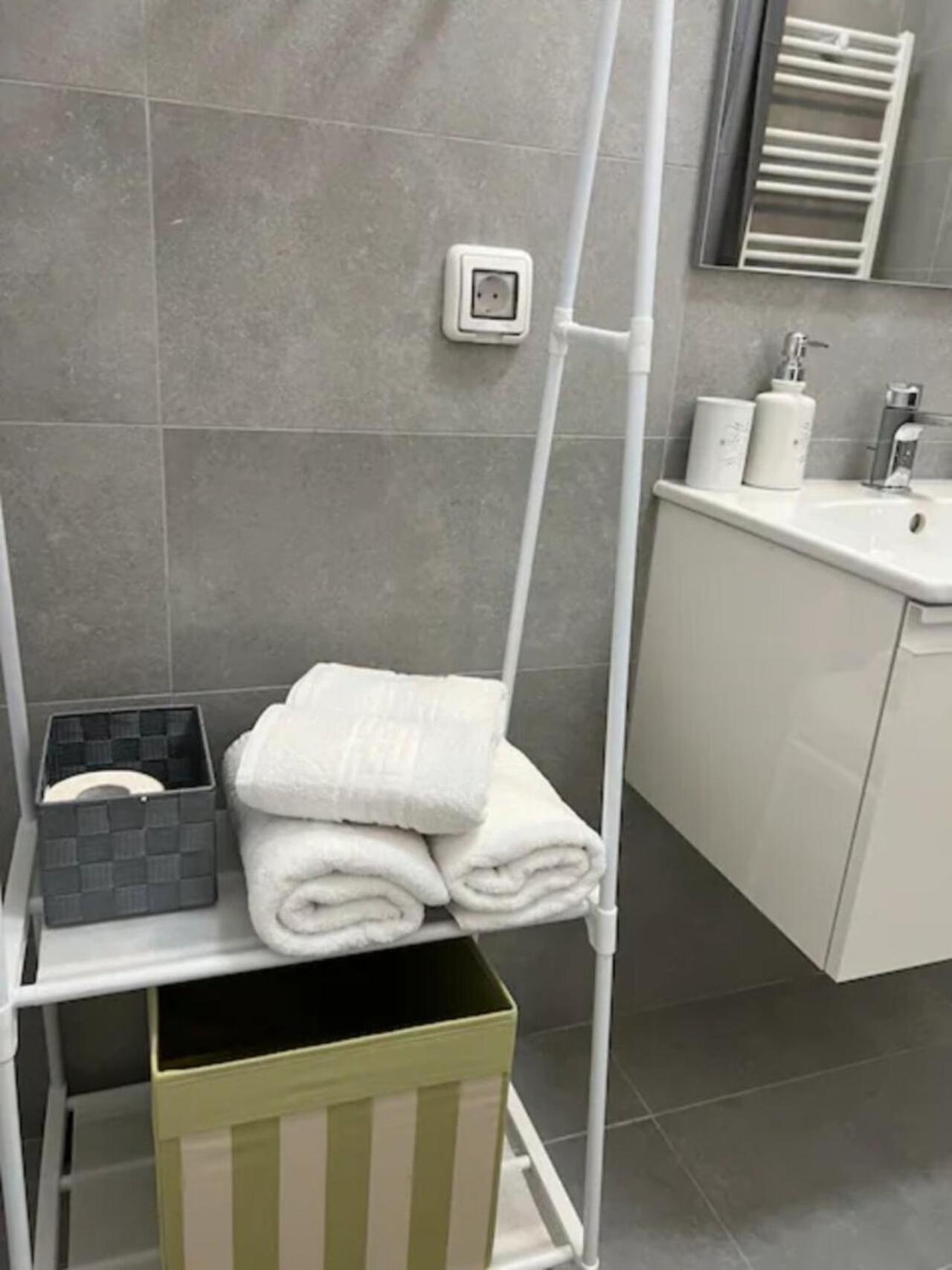 High-Rise Luxury Apartment With Free Parking 부쿠레슈티 외부 사진